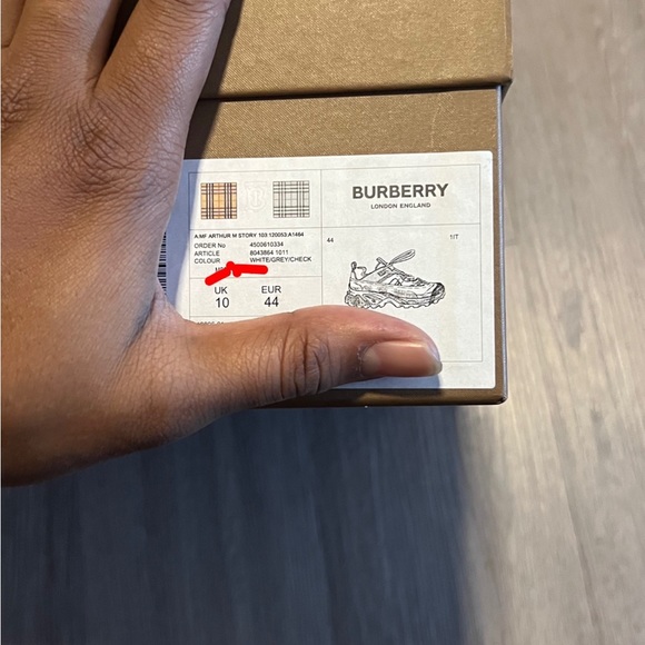 Burberry Arthur Brand New Size 44 = 11Mens - Picture 9 of 10